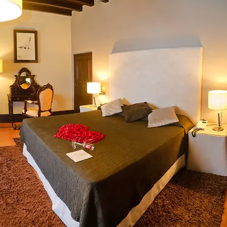 Rvhotels Palau Lo Mirador מלון Torroella de Montgrí